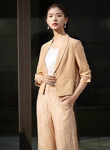 惠兰朵 西装 女性力量的具象化表达